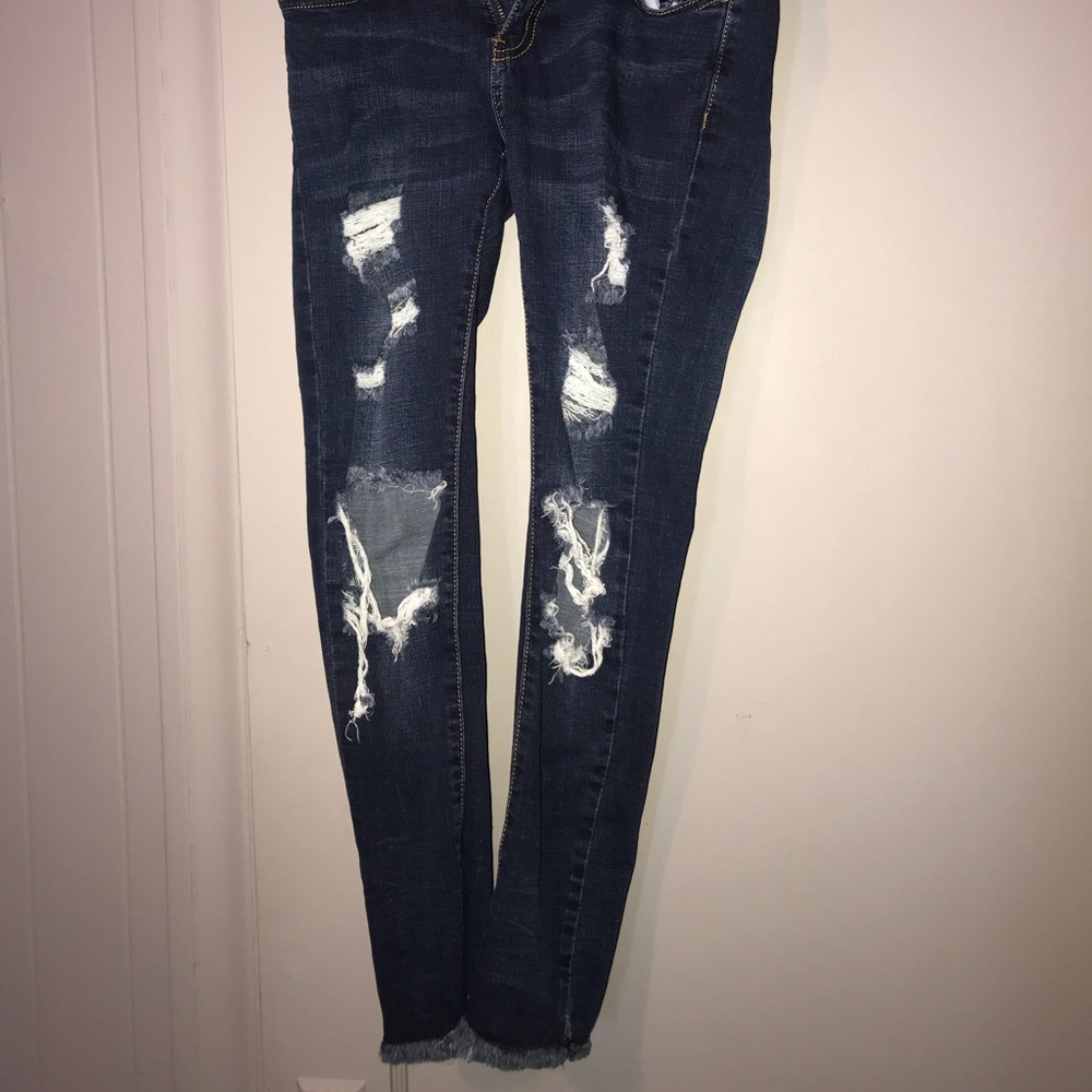 Distressed skinny jeans